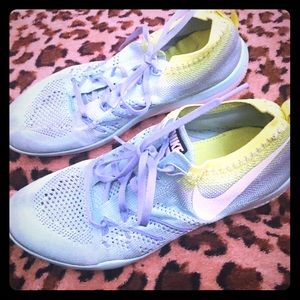 NIKE FOCUS FLYKNIT TRAINERS GREEN GLACIER BLUE